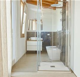 4 bedroom villa with pool, Castellammare del Golfo, sleeps 8-9